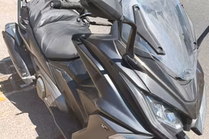 Scuterone kymco ak550
