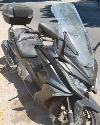 Scuterone kymco ak550
