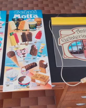 Scrivanie ed vecchie tabelle/insegna gelati