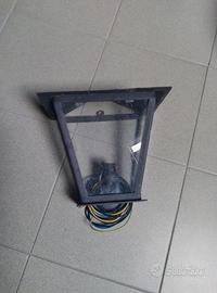 Coppia di lampade da esterno in ferro battuto 