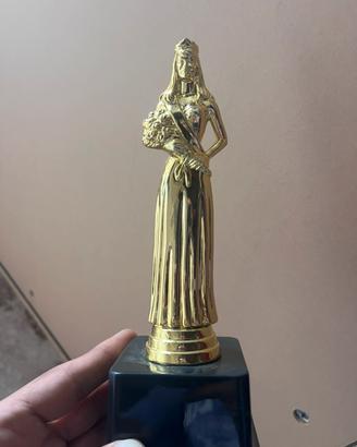 Statuetta Miss Italia: trofeo elegante