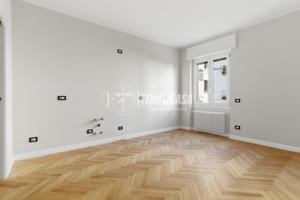 TRILOCALE LIBERO E RISTRUTTURATO CON MATERIALI DI