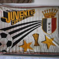 JUVENTUS F.C.:Bandiera del 1982 - 130x100 con.Asta