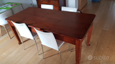 Tavolo in legno massello + 4 sedie in pelle