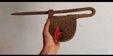 Antico Catenaccio del 1800 con chiave Rossa 