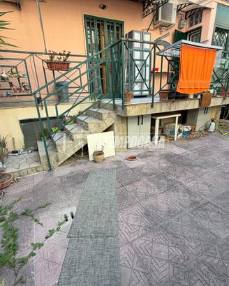 TRILOCALE CON SPAZIO ESTERNO E BOX AUTO