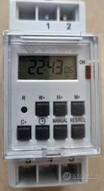 Timer digitale barra DIN display e riserva oraria