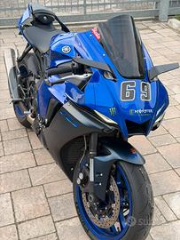 Yamaha_R1