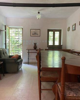 Rustico / Casale di 100 m² con più di 5 locali a P