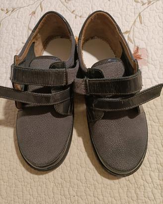 Scarpe comode da signora n.37 chiusura a velcro