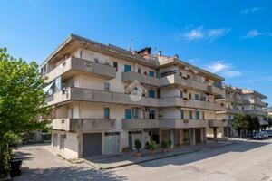 2 LOCALI A MARTINSICURO