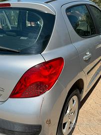 Peugeut 207