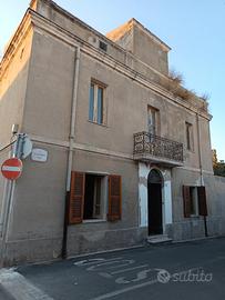 Palazzina intera da ristrutturare mq.190 - Tissi