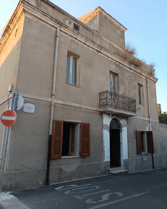 Palazzina intera da ristrutturare mq.190 - Tissi