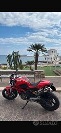 Ducati Monster 696