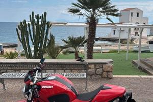 Ducati Monster 696