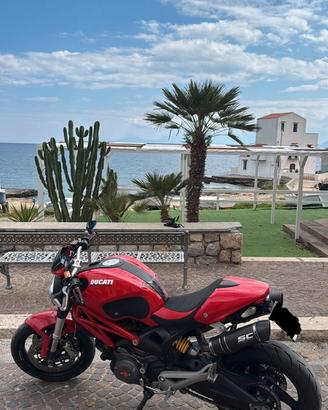 Ducati Monster 696