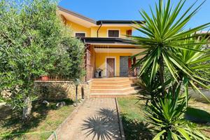 PORZIONE DI BIFAMILIARE A MENDICINO