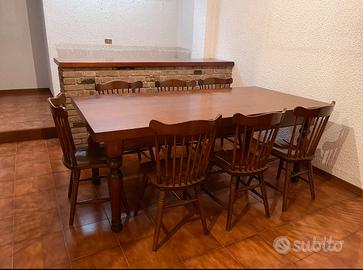 Tavolo e sedie in legno massello