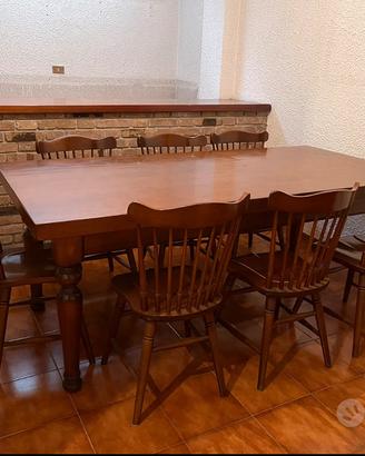 Tavolo e sedie in legno massello
