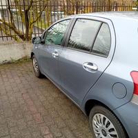 Toyota yaris 1.3 vvti 5 porte