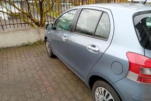 Toyota yaris 1.3 vvti 5 porte