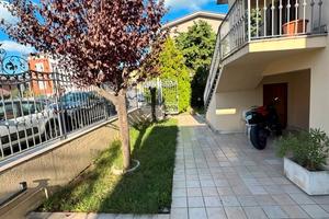 Cer chi una casa singola o bi fam a San Gabriele ?