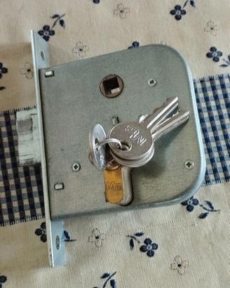 Serratura con chiavi