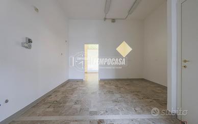 LOCALE COMMERCIALE LIBERO SUBITO