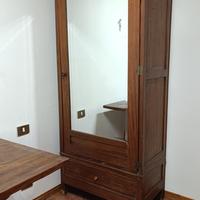 Armadio antico con specchio e cassettone 