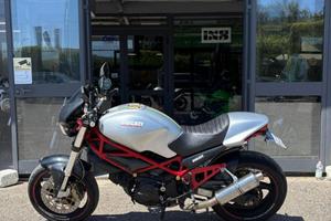 DUCATI Monster 695 .