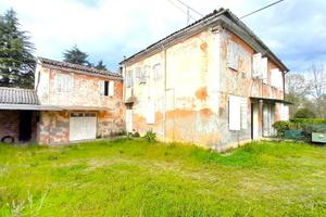 Casa indipendente di 372 m² con più di 5 locali a 
