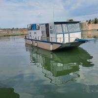 Houseboat 