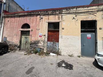 Rustico / Casale di 140 m² con più di 5 locali a B