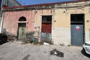 Rustico / Casale di 140 m² con più di 5 locali a B