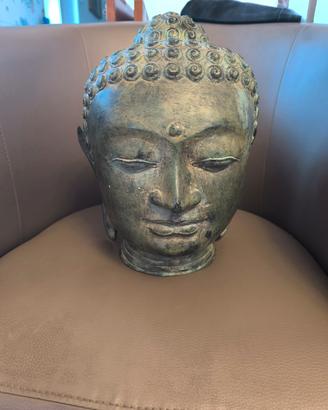 Antica statua in bronzo di Budd