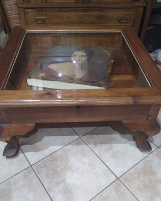 tavolino basso portaoggetti 