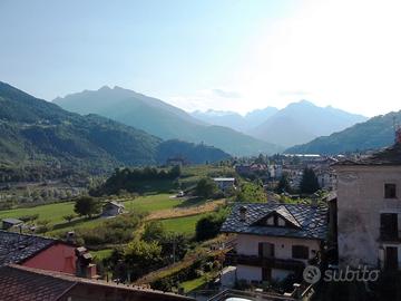 In antico borgo con vista sui castelli