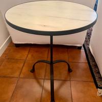 2 TAVOLINI IN FERRO BATTUTO E BASE LEGNO SBIANCATO