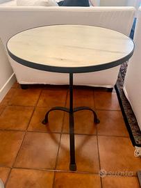 2 TAVOLINI IN FERRO BATTUTO E BASE LEGNO SBIANCATO