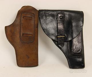 Coppia di fondine militari.