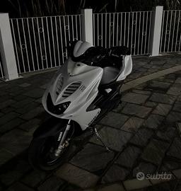 Aerox bianco come un termosifone