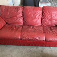Divano rosso ecopelle