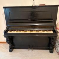 Pianoforte verticale antico, stile classico
