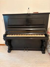 Pianoforte verticale antico, stile classico