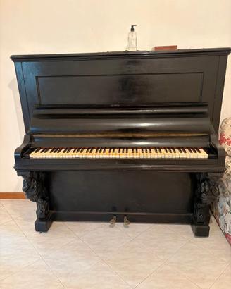 Pianoforte verticale antico, stile classico