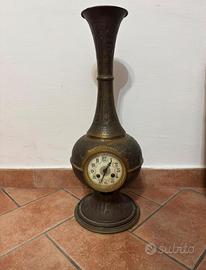 Orologio da tavolo antico design a vaso