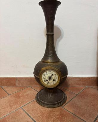 Orologio da tavolo antico design a vaso