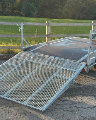 Rimorchio con rampa 250 x 178 cm. MC 1300 Kg.