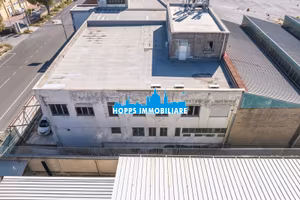 Capannone nella zona industriale dì brancaccio